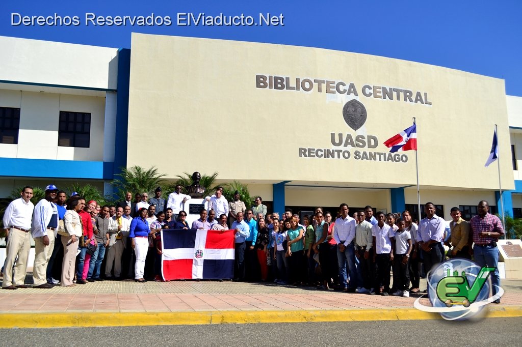 Recinto UASD Santiago develiza busto Juan Pablo Duarte